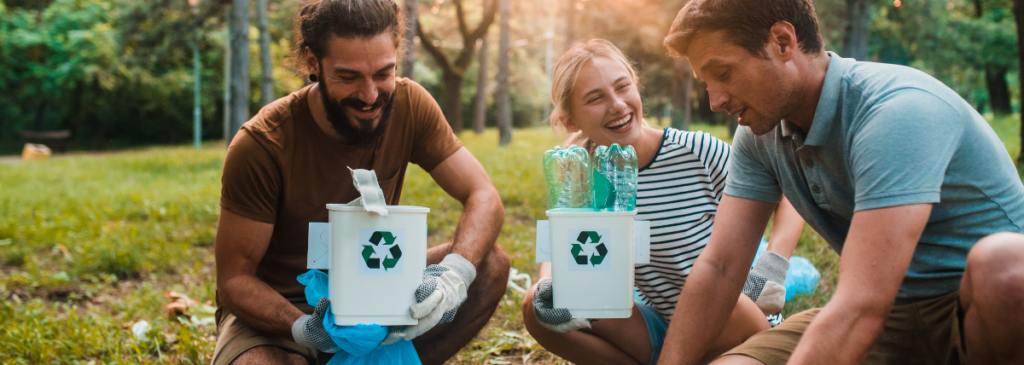 People recycling 